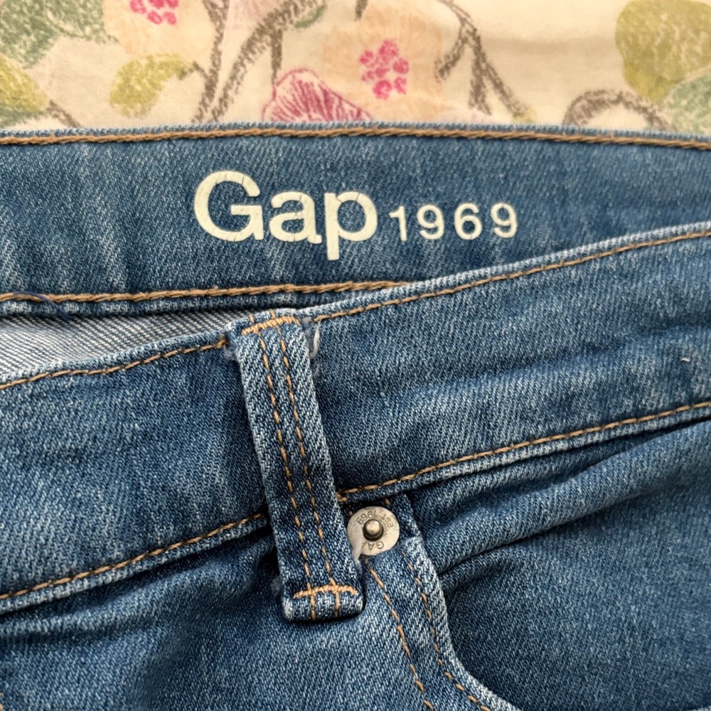 GAP Women's Classic Medium Blue High-Rise Jeans